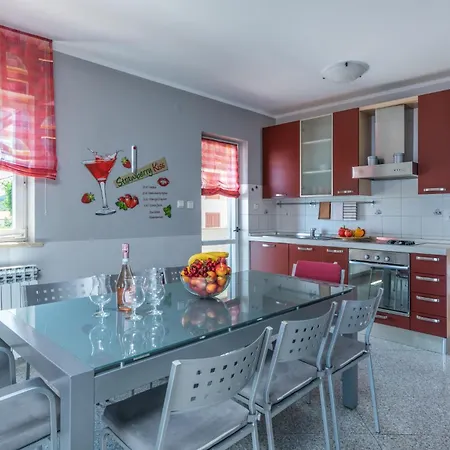 Apartment Amazing In With House Sea View