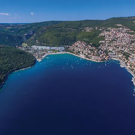 Amazing In With House Sea View Ravni