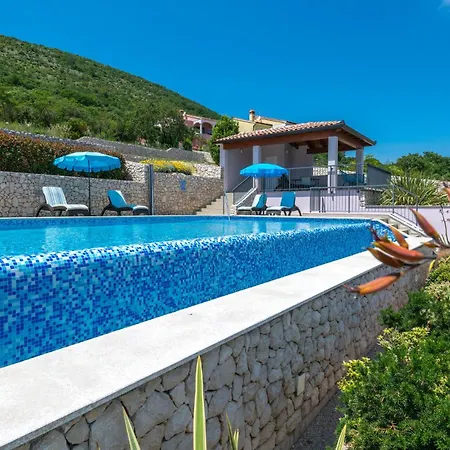 Apartment Amazing In With House Sea View